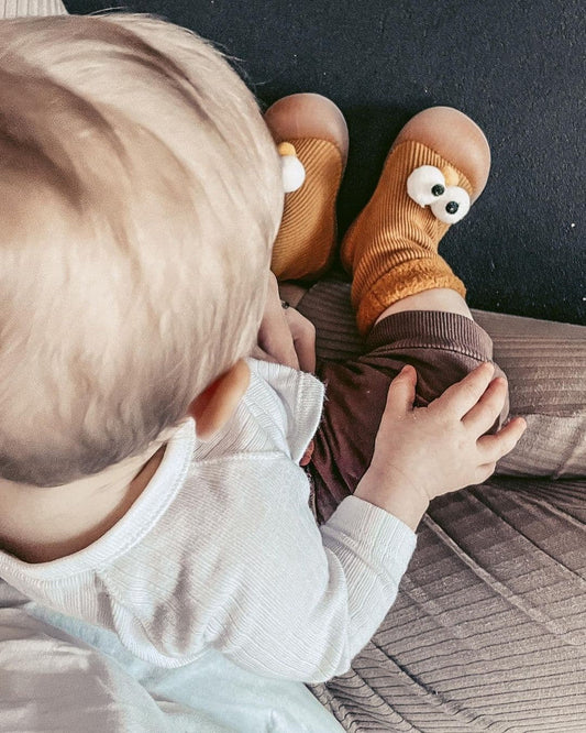 Ev İçinde Bebekler İçin En İdeal Ayakkabı Hangisidir?